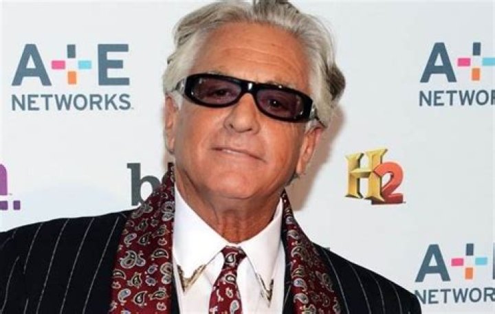 Barry Weiss 2024 Wife, net worth, tattoos, smoking & body facts Taddlr